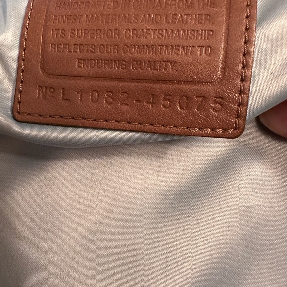 Iconic Coach Crossbody Bag - Picture 5 of 6